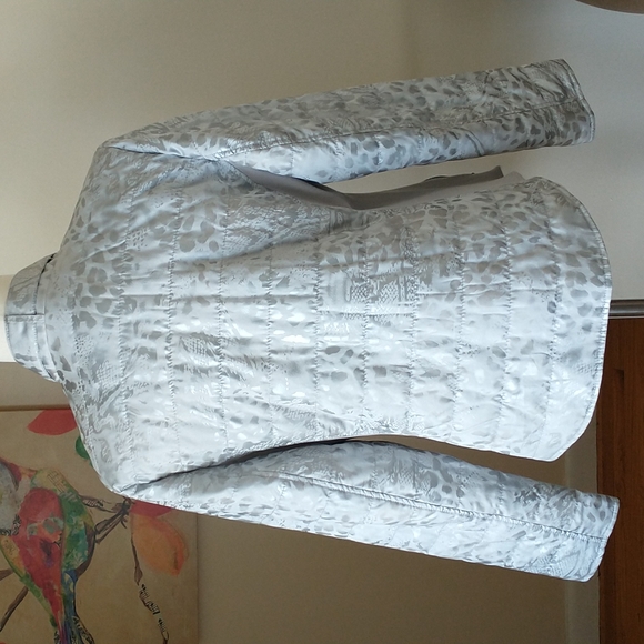 Chico's jacket coat puffer quilted leopard print grey gray silver outerwear sz 8 - Picture 7 of 13